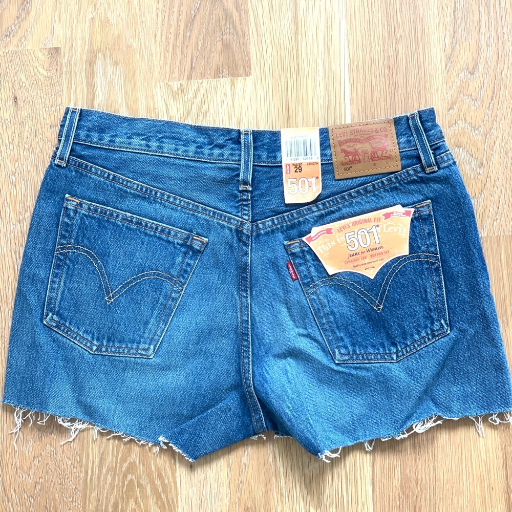 Levis 501 Straight Leg Jean shorts, size29. NWT - Picture 6 of 6